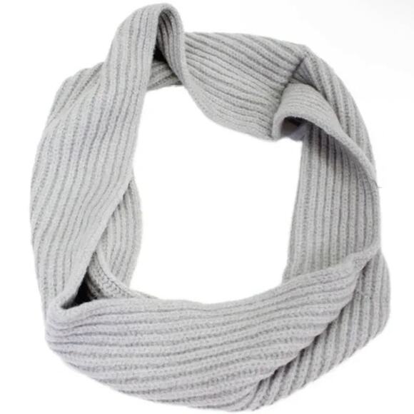 Hat Attack NWT Lodge Loop Light Grey Soft Ribbed Thick Knit Scarf One Size - Picture 1 of 7
